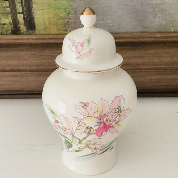 Vintage Translucent Bone China Ginger Jar White Gold Pink Floral Japan FLAW - Picture 2 of 12